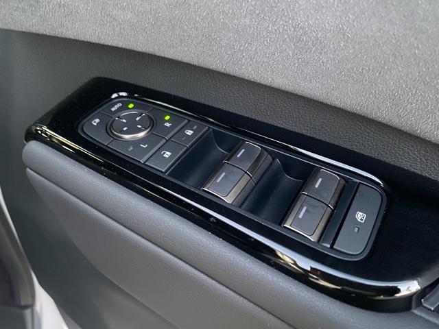 ＬＭ ＬＭ５００ｈ　バージョンＬ　１４ｉｎｃｈ前後席モニター　　Ｍａｒｋ　Ｌｅｖｉｎｓｏｎ　メーカーナビ　１２セグＴＶ　ムーンルーフ　ユニバーサルステップ　前後席Ｓベンチレーション　ステアリングヒーター　クライメートコンシェルジュ（40枚目）