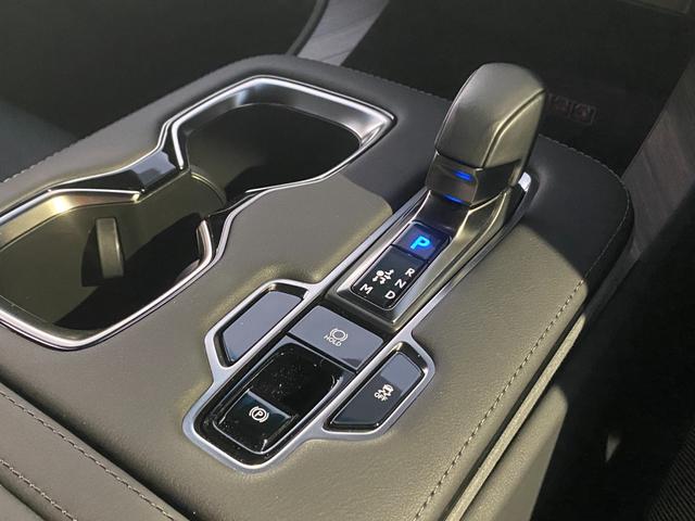 ＬＭ ＬＭ５００ｈ　バージョンＬ　１４ｉｎｃｈ前後席モニター　　Ｍａｒｋ　Ｌｅｖｉｎｓｏｎ　メーカーナビ　１２セグＴＶ　ムーンルーフ　ユニバーサルステップ　前後席Ｓベンチレーション　ステアリングヒーター　クライメートコンシェルジュ（64枚目）