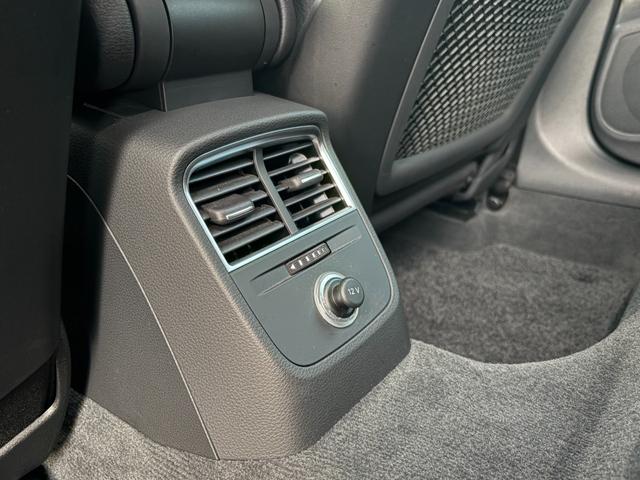 A3 スポーツバック2.0TFSIクワトロ スポーツ ワンオーナー ヴァーチャルコクピット ラグジュアリーPKG コンビニエンスPKG LED ACC 黒革 前席シートヒーター MMIナビ 12セグ Bカメラ Audiプレセンス Audiドライブセレクト(20枚目)