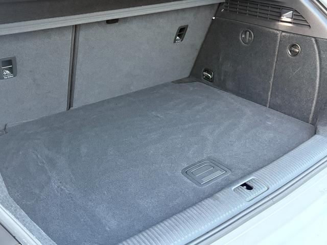 A3 スポーツバック2.0TFSIクワトロ スポーツ ワンオーナー ヴァーチャルコクピット ラグジュアリーPKG コンビニエンスPKG LED ACC 黒革 前席シートヒーター MMIナビ 12セグ Bカメラ Audiプレセンス Audiドライブセレクト(23枚目)