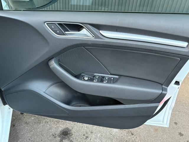 A3 スポーツバック2.0TFSIクワトロ スポーツ ワンオーナー ヴァーチャルコクピット ラグジュアリーPKG コンビニエンスPKG LED ACC 黒革 前席シートヒーター MMIナビ 12セグ Bカメラ Audiプレセンス Audiドライブセレクト(32枚目)