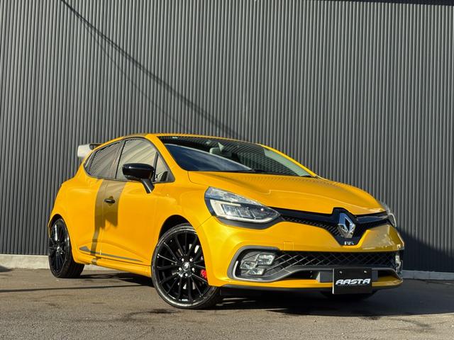 ルーテシア ルノースポール　シャシーカップ　ワンオーナー車　後期モデル　メモリーナビ　フルセグ　ＤＶＤ　Ｂｌｕｅｔｏｏｔｈ　バックカメラ　Ｒ．Ｓ－Ｄｒｉｖｅ　大型リアスポ　クルコン　パドルシフト　ＥＴＣ　Ｂａｓｓ　Ｒｅｆｌｅｘ　レッドキャリパー（4枚目）