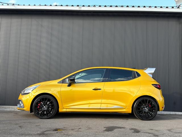 ルーテシア ルノースポール　シャシーカップ　ワンオーナー車　後期モデル　メモリーナビ　フルセグ　ＤＶＤ　Ｂｌｕｅｔｏｏｔｈ　バックカメラ　Ｒ．Ｓ－Ｄｒｉｖｅ　大型リアスポ　クルコン　パドルシフト　ＥＴＣ　Ｂａｓｓ　Ｒｅｆｌｅｘ　レッドキャリパー（5枚目）