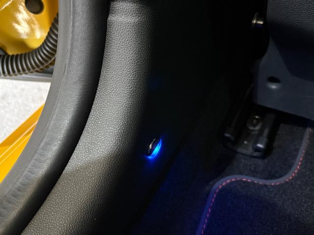 ルーテシア ルノースポール　シャシーカップ　ワンオーナー車　後期モデル　メモリーナビ　フルセグ　ＤＶＤ　Ｂｌｕｅｔｏｏｔｈ　バックカメラ　Ｒ．Ｓ－Ｄｒｉｖｅ　大型リアスポ　クルコン　パドルシフト　ＥＴＣ　Ｂａｓｓ　Ｒｅｆｌｅｘ　レッドキャリパー（22枚目）