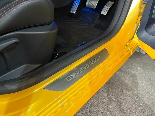 ルーテシア ルノースポール　シャシーカップ　ワンオーナー車　後期モデル　メモリーナビ　フルセグ　ＤＶＤ　Ｂｌｕｅｔｏｏｔｈ　バックカメラ　Ｒ．Ｓ－Ｄｒｉｖｅ　大型リアスポ　クルコン　パドルシフト　ＥＴＣ　Ｂａｓｓ　Ｒｅｆｌｅｘ　レッドキャリパー（35枚目）