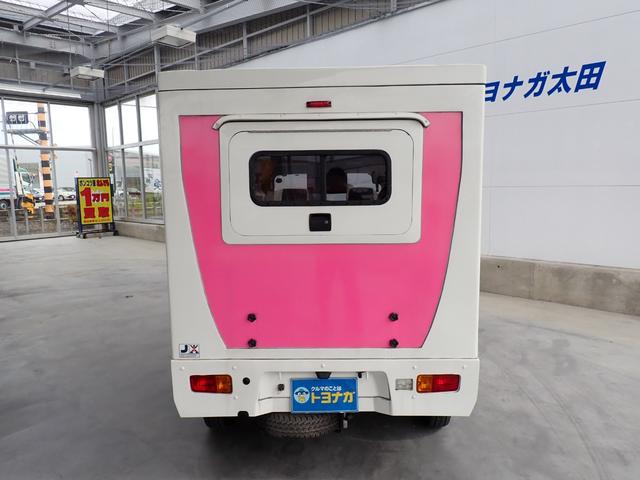 ハイゼットトラック 　ポップアップルーフ　メモリーナビ　バックカメラ　ＥＴＣ　後席テレビ　サブバッテリー　走行充電　外部１００Ｖ充電　ソーラー充電　インバーター　シンク　給排水タンク　テーブル　室内ＬＥＤ照明（5枚目）