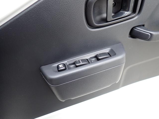 ハイゼットトラック 　ポップアップルーフ　メモリーナビ　バックカメラ　ＥＴＣ　後席テレビ　サブバッテリー　走行充電　外部１００Ｖ充電　ソーラー充電　インバーター　シンク　給排水タンク　テーブル　室内ＬＥＤ照明（16枚目）