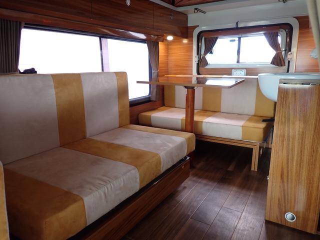 ハイゼットトラック 　ポップアップルーフ　メモリーナビ　バックカメラ　ＥＴＣ　後席テレビ　サブバッテリー　走行充電　外部１００Ｖ充電　ソーラー充電　インバーター　シンク　給排水タンク　テーブル　室内ＬＥＤ照明（22枚目）