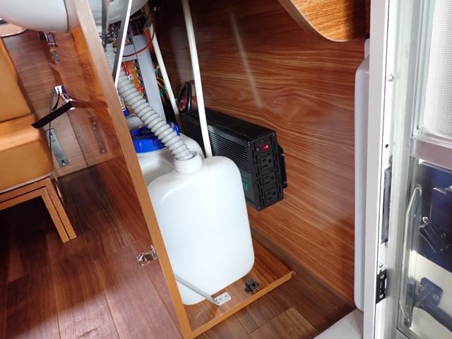 ハイゼットトラック 　ポップアップルーフ　メモリーナビ　バックカメラ　ＥＴＣ　後席テレビ　サブバッテリー　走行充電　外部１００Ｖ充電　ソーラー充電　インバーター　シンク　給排水タンク　テーブル　室内ＬＥＤ照明（27枚目）