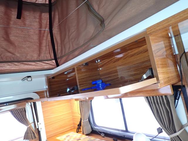 ハイゼットトラック 　ポップアップルーフ　メモリーナビ　バックカメラ　ＥＴＣ　後席テレビ　サブバッテリー　走行充電　外部１００Ｖ充電　ソーラー充電　インバーター　シンク　給排水タンク　テーブル　室内ＬＥＤ照明（34枚目）