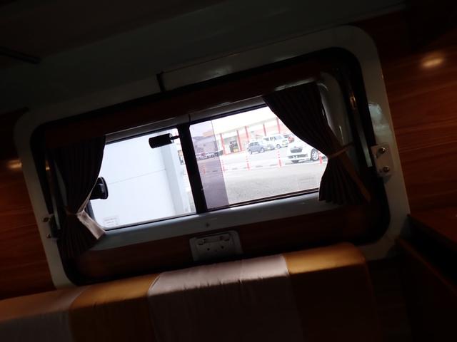 ハイゼットトラック 　ポップアップルーフ　メモリーナビ　バックカメラ　ＥＴＣ　後席テレビ　サブバッテリー　走行充電　外部１００Ｖ充電　ソーラー充電　インバーター　シンク　給排水タンク　テーブル　室内ＬＥＤ照明（39枚目）