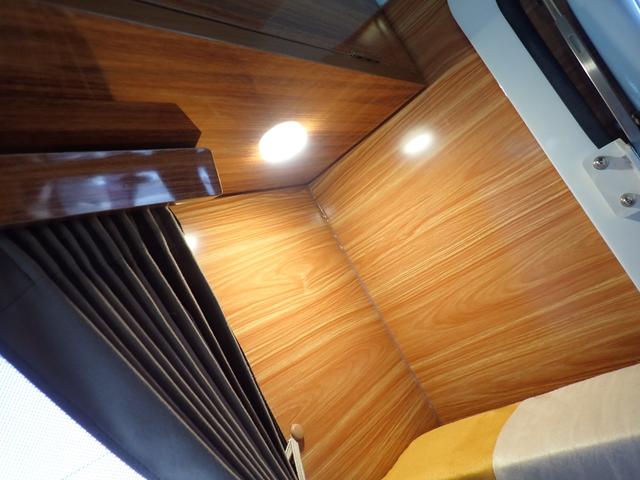 ハイゼットトラック 　ポップアップルーフ　メモリーナビ　バックカメラ　ＥＴＣ　後席テレビ　サブバッテリー　走行充電　外部１００Ｖ充電　ソーラー充電　インバーター　シンク　給排水タンク　テーブル　室内ＬＥＤ照明（40枚目）