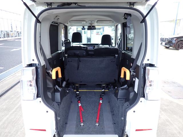 ☆頭上・足元ともにゆとりある車内、明るく開放的な車内で移動中も快適に過ごせます☆