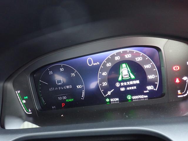 ���P�O�D�Q�C���`�̉t�����[�^�[�͂�������Ƃ����\���Ō��₷���B���̃p���[���[�^�[�̓G���W���̕ϑ�������ɍ��킹�Ďw�j���オ�����艺�������肷�遙