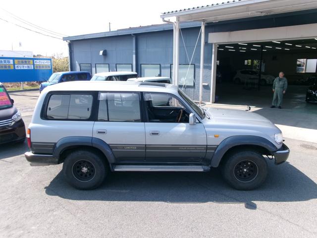 ランドクルーザー８０ ＶＸリミテッド　管理法人買取車　４．２ＤＴ　タイミングベルト交換済　社外フルセグナビ　バックカメラ　前後ドライブレコーダー　アクティブバケーション（6枚目）