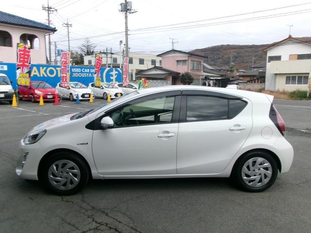 アクア Ｇ　セーフティセンス　雹害車　禁煙車　オプションＬＥＤヘッドライト　ＬＥＤフォグランプ　純正ナビＴＶ　バックカメラ　革巻きステアリング　Ｂｌｕｅｔｏｏｔｈ　ドルフィンアンテナ　アイソフィックス（6枚目）