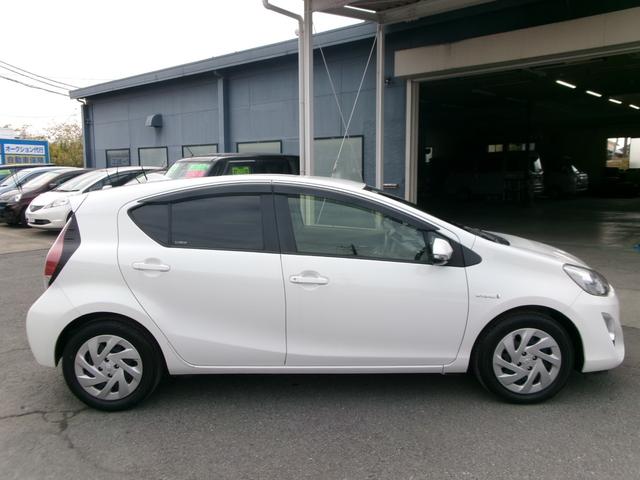 アクア Ｇ　セーフティセンス　雹害車　禁煙車　オプションＬＥＤヘッドライト　ＬＥＤフォグランプ　純正ナビＴＶ　バックカメラ　革巻きステアリング　Ｂｌｕｅｔｏｏｔｈ　ドルフィンアンテナ　アイソフィックス（7枚目）