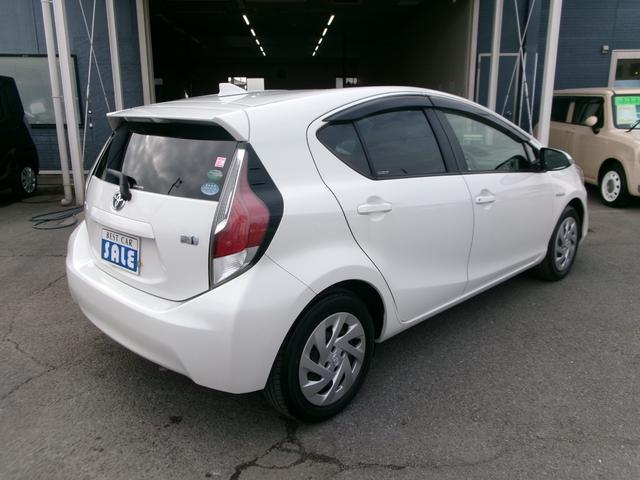 アクア Ｇ　セーフティセンス　雹害車　禁煙車　オプションＬＥＤヘッドライト　ＬＥＤフォグランプ　純正ナビＴＶ　バックカメラ　革巻きステアリング　Ｂｌｕｅｔｏｏｔｈ　ドルフィンアンテナ　アイソフィックス（9枚目）