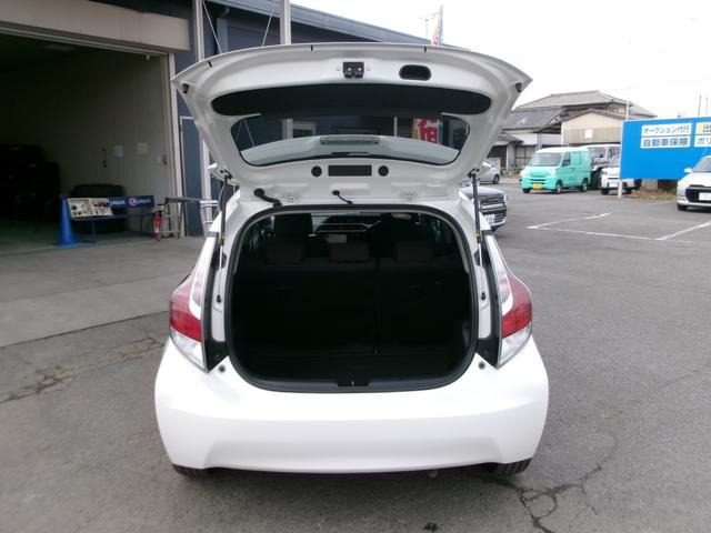 アクア Ｇ　セーフティセンス　雹害車　禁煙車　オプションＬＥＤヘッドライト　ＬＥＤフォグランプ　純正ナビＴＶ　バックカメラ　革巻きステアリング　Ｂｌｕｅｔｏｏｔｈ　ドルフィンアンテナ　アイソフィックス（10枚目）