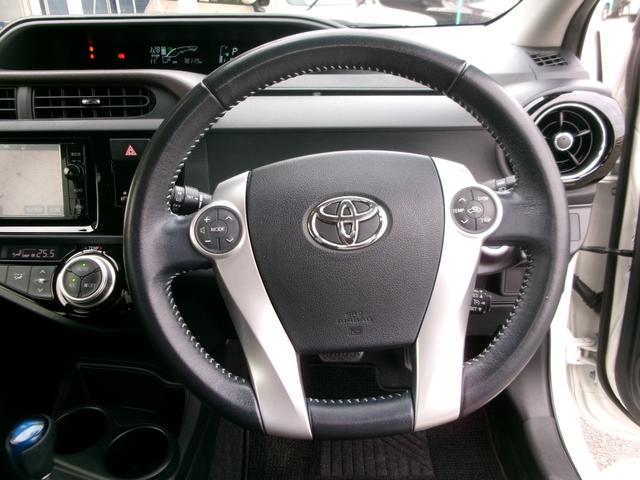 アクア Ｇ　セーフティセンス　雹害車　禁煙車　オプションＬＥＤヘッドライト　ＬＥＤフォグランプ　純正ナビＴＶ　バックカメラ　革巻きステアリング　Ｂｌｕｅｔｏｏｔｈ　ドルフィンアンテナ　アイソフィックス（14枚目）