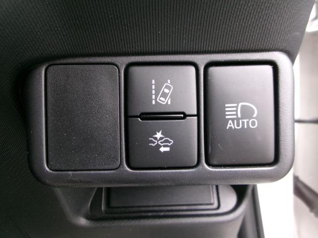 アクア Ｇ　セーフティセンス　雹害車　禁煙車　オプションＬＥＤヘッドライト　ＬＥＤフォグランプ　純正ナビＴＶ　バックカメラ　革巻きステアリング　Ｂｌｕｅｔｏｏｔｈ　ドルフィンアンテナ　アイソフィックス（17枚目）