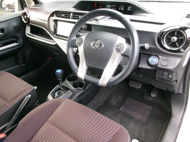 アクア Ｇ　セーフティセンス　雹害車　禁煙車　オプションＬＥＤヘッドライト　ＬＥＤフォグランプ　純正ナビＴＶ　バックカメラ　革巻きステアリング　Ｂｌｕｅｔｏｏｔｈ　ドルフィンアンテナ　アイソフィックス（25枚目）