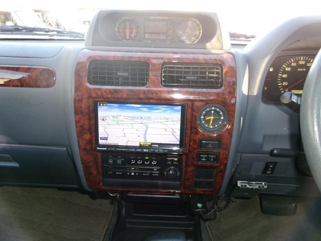 ランドクルーザープラド ＴＸリミテッド　ユーザー下取車　禁煙車　サンルーフ　８人乗り（15枚目）