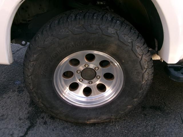 ランドクルーザープラド ＴＸリミテッド　ユーザー下取車　禁煙車　サンルーフ　８人乗り（28枚目）