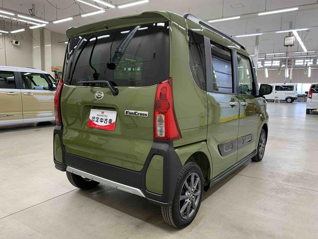 タント ファンクロス　４ＷＤ　両側電動スライドドア・ＬＥＤヘッドライト・オートライト・オートマチックハイビーム・プッシュスタートボタン・アイドリングストップ・シートヒーター・電動パーキングブレーキ・スマートアシスト（11枚目）
