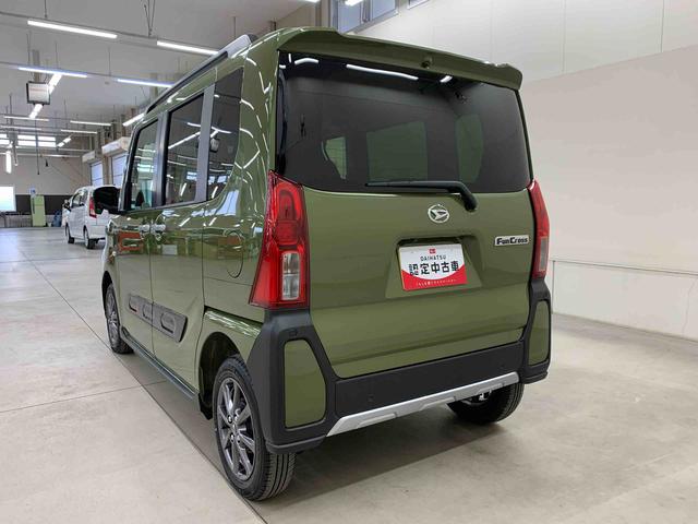 タント ファンクロス　４ＷＤ　両側電動スライドドア・ＬＥＤヘッドライト・オートライト・オートマチックハイビーム・プッシュスタートボタン・アイドリングストップ・シートヒーター・電動パーキングブレーキ・スマートアシスト（12枚目）