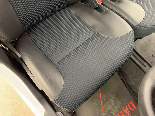 タント カスタムＸ　２ＷＤ　両側電動スライドドア・ＬＥＤヘッドライト・オートライト・オートマチックハイビーム・プッシュスタートボタン・アイドリングストップ・シートヒーター・電動パーキングブレーキ・スマートアシスト（32枚目）