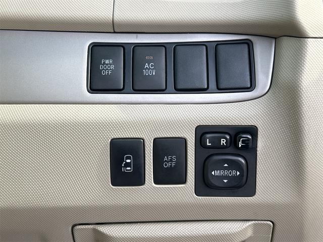 パワースライドドア装備でドアの開閉もスイッチ一つでとても簡単です。スライドドアは坂道では大人でも重くなる事があるので老若男女問わず人気の装備ですよ。