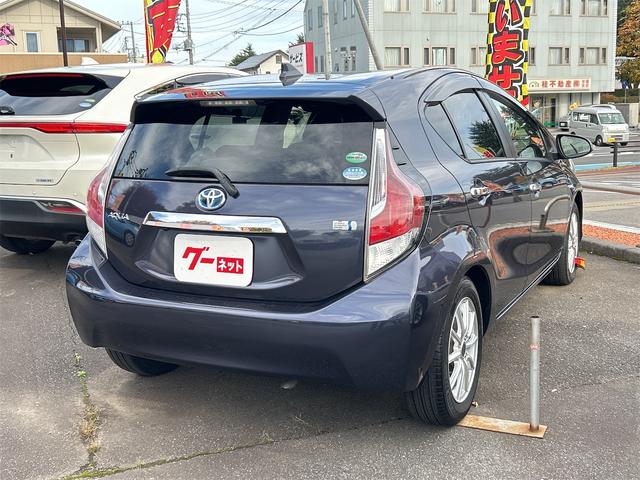 アクア S ドライブレコーダー ETC バックカメラ ナビ TV アルミホイール オートライト スマートキー アイドリングストップ 電動格納ミラー シートヒーター CVT 衝突安全ボディ ABS ESC CD(16枚目)