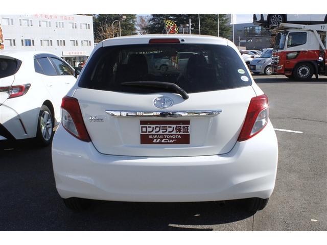 ヴィッツ F スマイルエディション ナビ TV オートライト スマートキー 電動格納ミラー CVT 盗難防止システム 衝突安全ボディ ABS ミュージックプレイヤー接続可 Bluetooth エアコン パワーステアリング(5枚目)