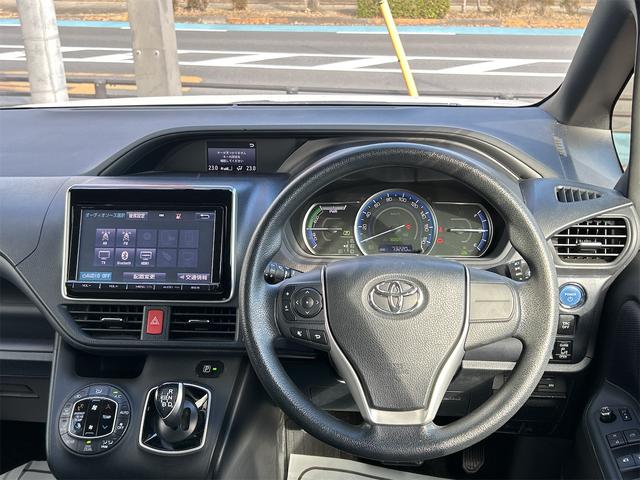 ノア ハイブリッドX ETC バックカメラ ナビ TV 両側電動スライドドア オートライト LEDヘッドランプ スマートキー 電動格納ミラー 後席モニター 3列シート ウォークスルー CVT アルミホイール CD USB(3枚目)