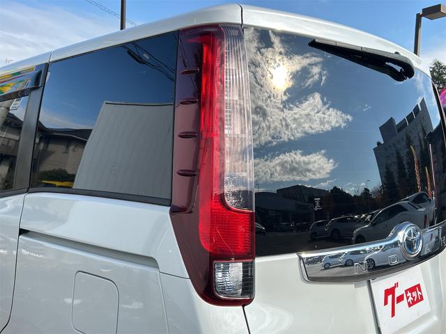 ノア ハイブリッドX ETC バックカメラ ナビ TV 両側電動スライドドア オートライト LEDヘッドランプ スマートキー 電動格納ミラー 後席モニター 3列シート ウォークスルー CVT アルミホイール CD USB(21枚目)