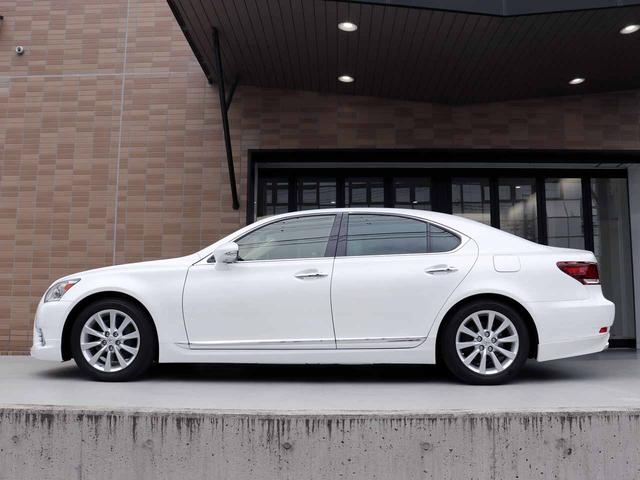 ＬＳ ＬＳ４６０　バージョンＣ　Ｉパッケージ　フルＬＥＤヘッドライト　モデリスタスタイリングキット　ドライバーモニター付前後プリクラッシュ　レーダークルーズ　ＬＫＡ　ブラインドスポットモニター　レーンキーピングアシスト　禁煙車　弊社管理下取車（8枚目）