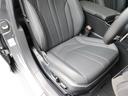 運転席の状態です。シートのスレ、ヘタリ等なく、とてもきれいな状態です。もちろんパワーシート・パワーシート・コンフォータブル(HOT&COOL)機能付きです。純正フロアマットの状態も綺麗です。
