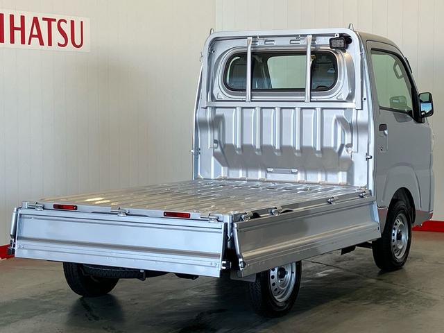 スタンダード 農用スペシャル 4WD 5速マニュアル アイドリングストップ 作業灯 エアコン パワステ センターデフロック 純正AM/FMラジオ 衝突被害軽減システム 横滑り防止機構(27枚目)