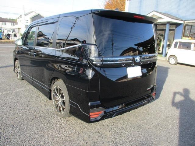 ヴォクシー ハイブリッドS-Z ツインモニター GRフルエアロ パワーバックドア(4枚目)