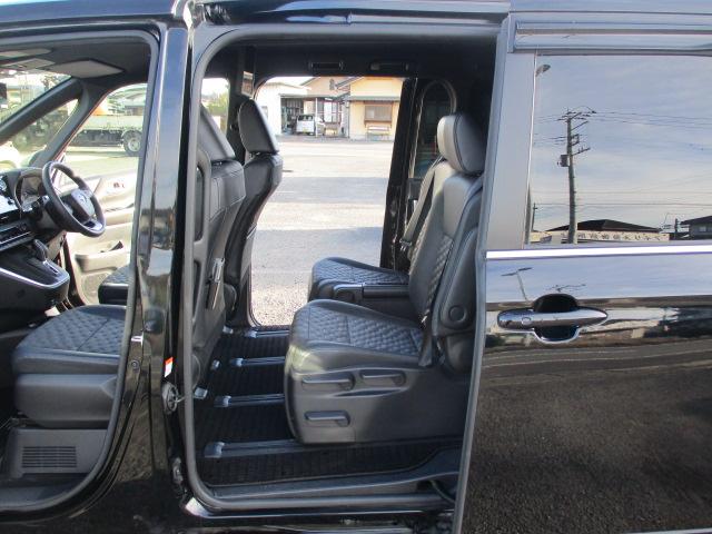 ヴォクシー ハイブリッドS-Z ツインモニター GRフルエアロ パワーバックドア(12枚目)