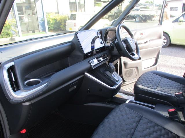 ヴォクシー ハイブリッドS-Z ツインモニター GRフルエアロ パワーバックドア(17枚目)