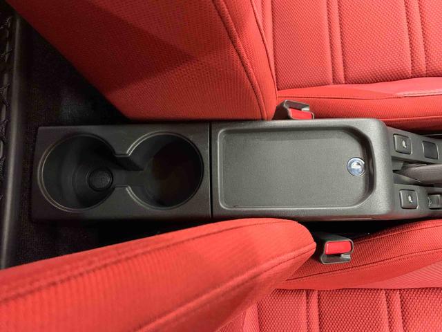 コペン ローブ　２ＷＤ　オープンカー・ＬＥＤヘッドライト・プッシュスタートボタン・アイドリングストップ・センターカップホルダー・オートエアコン・電動格納式ドアミラー（27枚目）