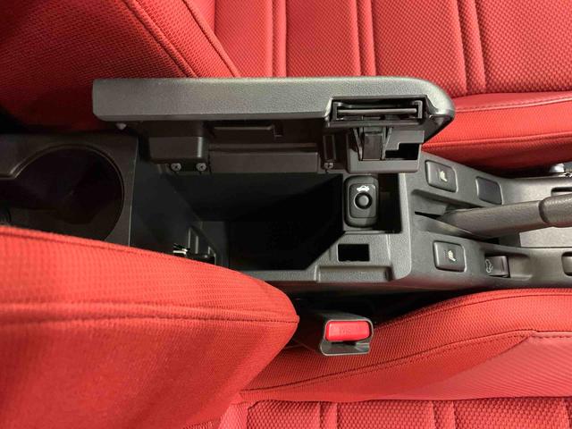 コペン ローブ　２ＷＤ　オープンカー・ＬＥＤヘッドライト・プッシュスタートボタン・アイドリングストップ・センターカップホルダー・オートエアコン・電動格納式ドアミラー（35枚目）