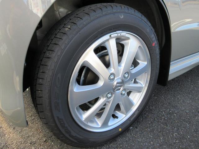 外装の磨き作業、内装のクリーニングもしております!お客様に気持ちよくお車を見ていただきたいので、いつもピカピカの状態を保つように心がけております!