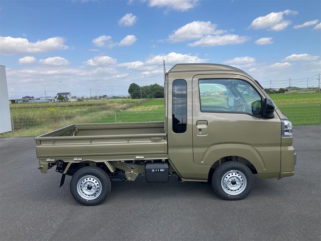 ハイゼットトラック ジャンボエクストラ　届出済未使用車　純正ナビ／ＴＶ　スマートキー　プッシュスタート　電動格納ドアミラー　パワーウィンドウ　スマートアシストＬＥＤヘッドライト　ＬＥＤフォグランプ　ＬＥＤ大型荷台作業灯　４ＷＤ　ＣＶＴ（4枚目）