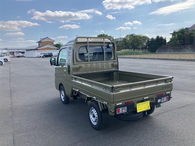 ハイゼットトラック ジャンボエクストラ　届出済未使用車　純正ナビ／ＴＶ　スマートキー　プッシュスタート　電動格納ドアミラー　パワーウィンドウ　スマートアシストＬＥＤヘッドライト　ＬＥＤフォグランプ　ＬＥＤ大型荷台作業灯　４ＷＤ　ＣＶＴ（7枚目）