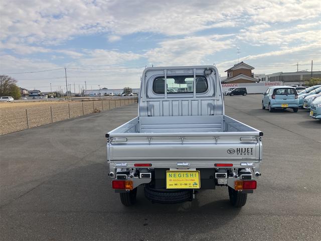 ハイゼットトラック ローダンプ　届出済未使用車　エアコン　パワーステアリング　ＡＭ／ＦＭラジオ　スマートアシスト　ＬＥＤ大型荷台作業灯　スーパーデフロック　電動モーター式ダンプ　コーナーセンサー　電子制御式４ＷＤ　ＣＶＴ（6枚目）