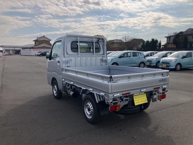 ハイゼットトラック ローダンプ　届出済未使用車　エアコン　パワーステアリング　ＡＭ／ＦＭラジオ　スマートアシスト　ＬＥＤ大型荷台作業灯　スーパーデフロック　電動モーター式ダンプ　コーナーセンサー　電子制御式４ＷＤ　ＣＶＴ（7枚目）