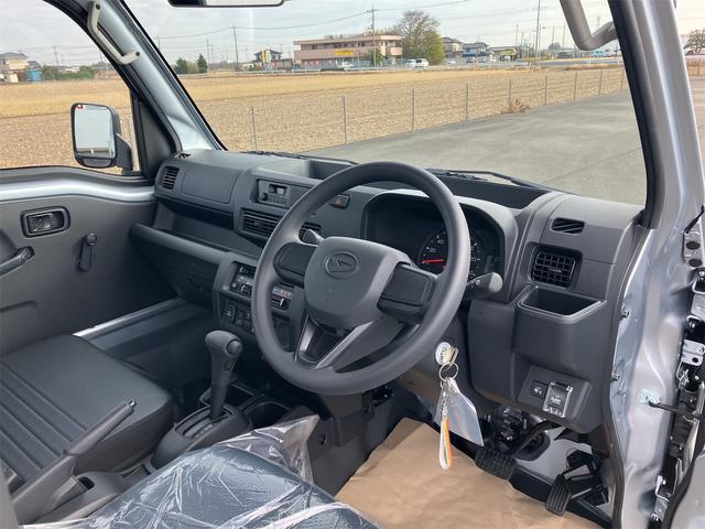 ハイゼットトラック ローダンプ　届出済未使用車　エアコン　パワーステアリング　ＡＭ／ＦＭラジオ　スマートアシスト　ＬＥＤ大型荷台作業灯　スーパーデフロック　電動モーター式ダンプ　コーナーセンサー　電子制御式４ＷＤ　ＣＶＴ（11枚目）